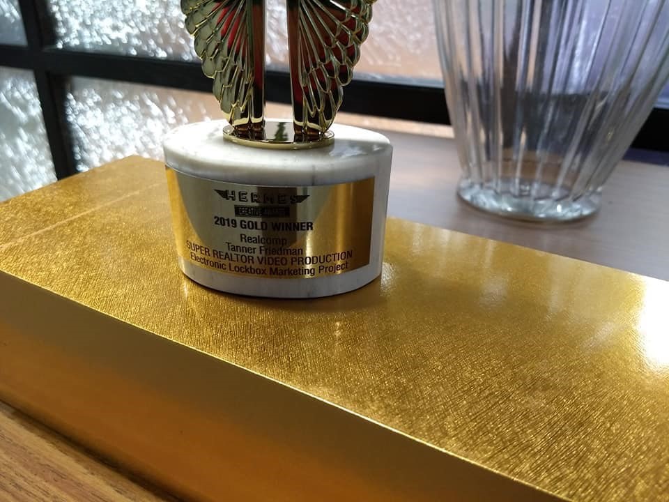 Closeup of the award